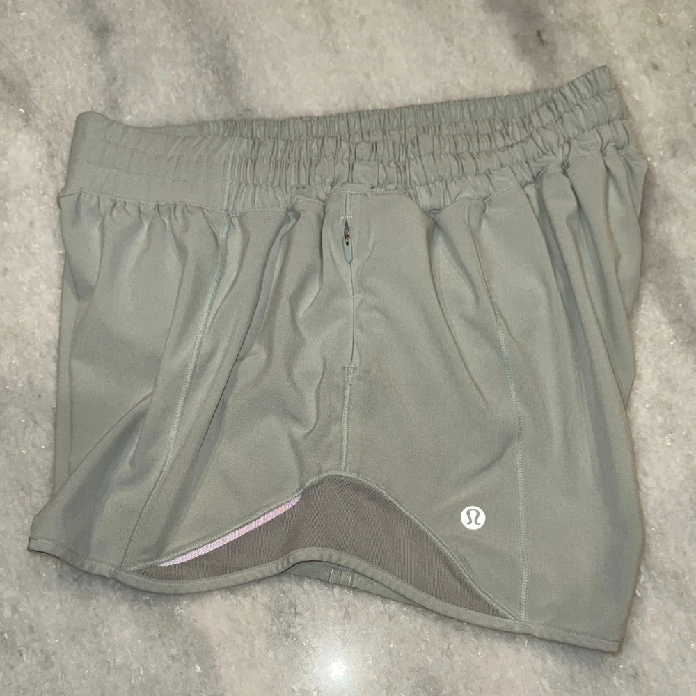 lululemon athletica Women's hotty hot mint green running Athletic Shorts tall - Picture 3 of 15